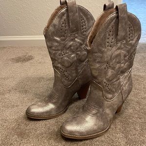 Very Volatile Shimmer Boots